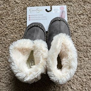 Never Worn Jessica’s Simpson Slippers